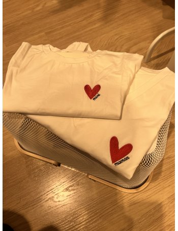 T-shirt petit coeur brodé...