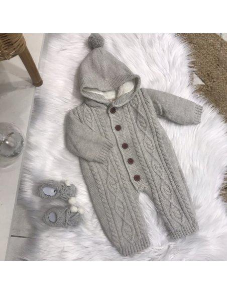 combinaison tricot gris à capuche pompon