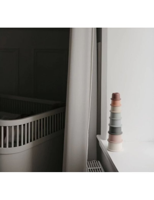 Jeu de 8 gobelets empilables - Mushie Jeu de 8 gobelets empilables - Mushie