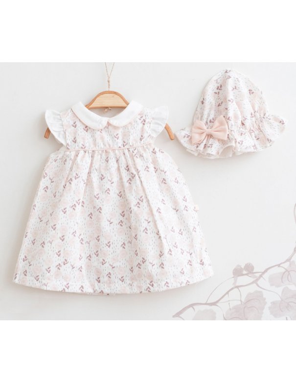 Robe et chapeau à imprimé floral