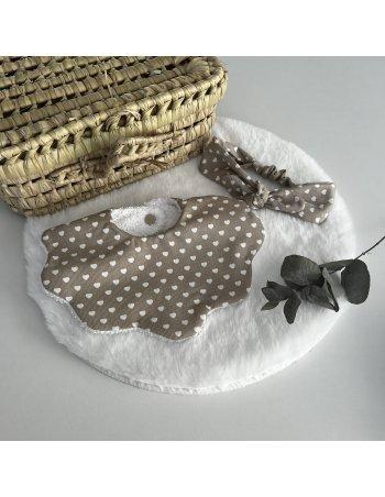 Ensemble bavoir & bandeau coeur beige