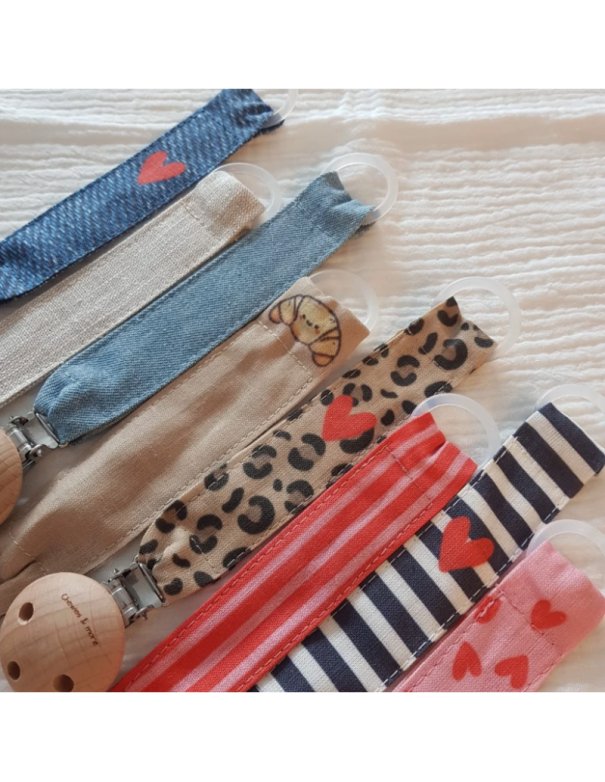 Attache tétine en tissu - rose coeur...