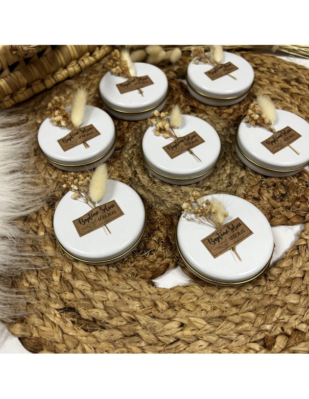 Bougie coulée en boîte métallique...