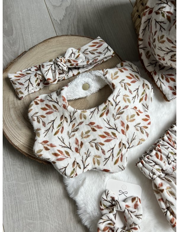 Bavoir fleur et bandeau assorti gaze de coton feuillage