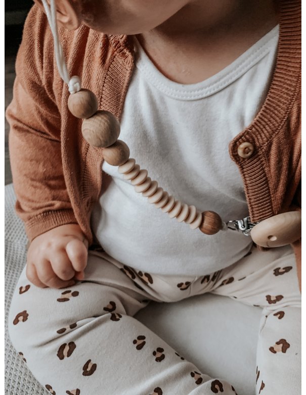 Attache tétine lentille