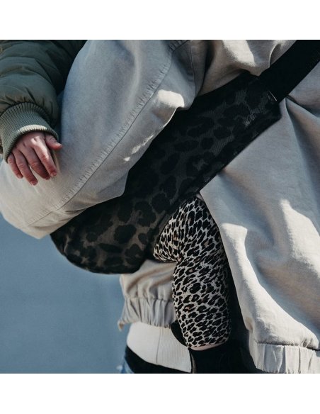 Porte bébé léopard gris