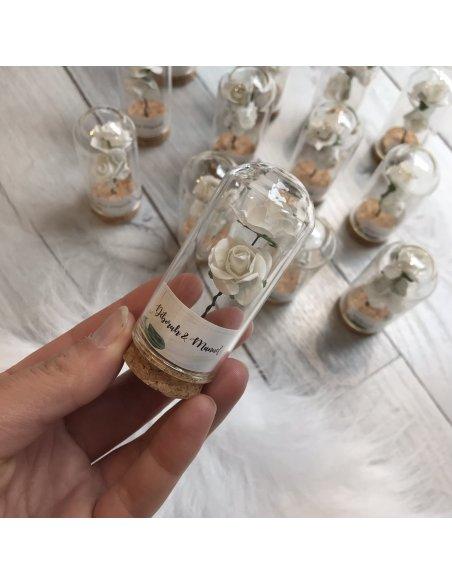Fiole de rose en verre