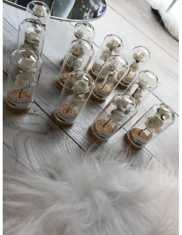 Fiole de rose en verre