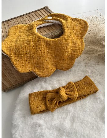 Bavoir fleur et bandeau réglable broderie anglaise moutarde 2