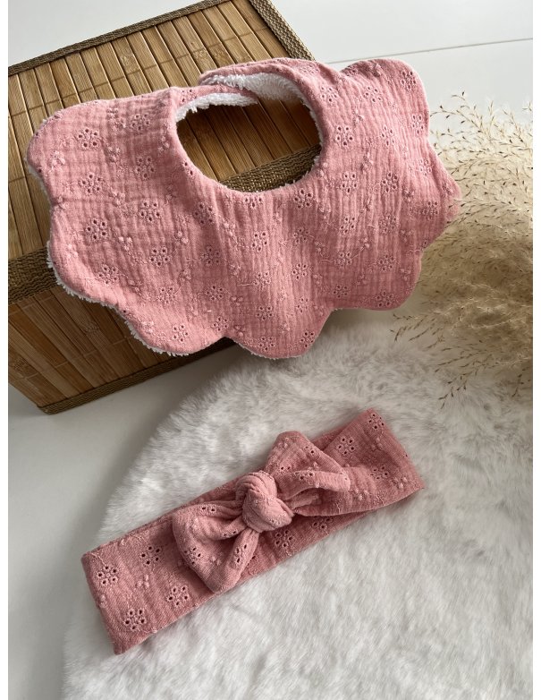 Bavoir fleur et bandeau réglable broderie anglaise vieux rose Bavoir fleur et bandeau réglable broderie anglaise vieux rose