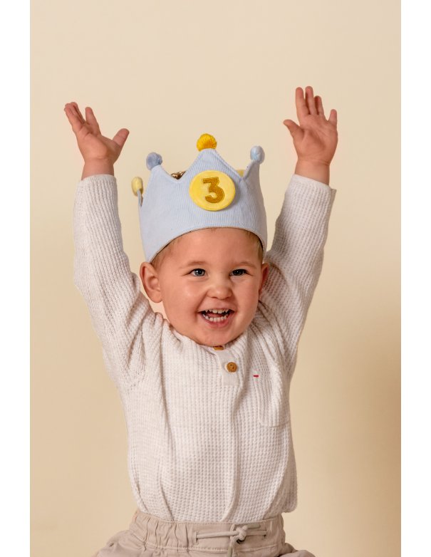 Couronne d'anniversaire avec chiffres bleu